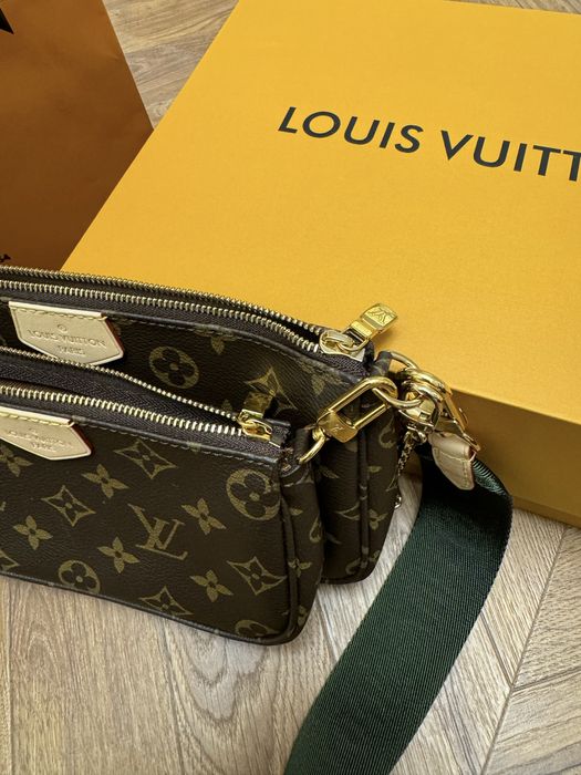 LV Multi Pochette