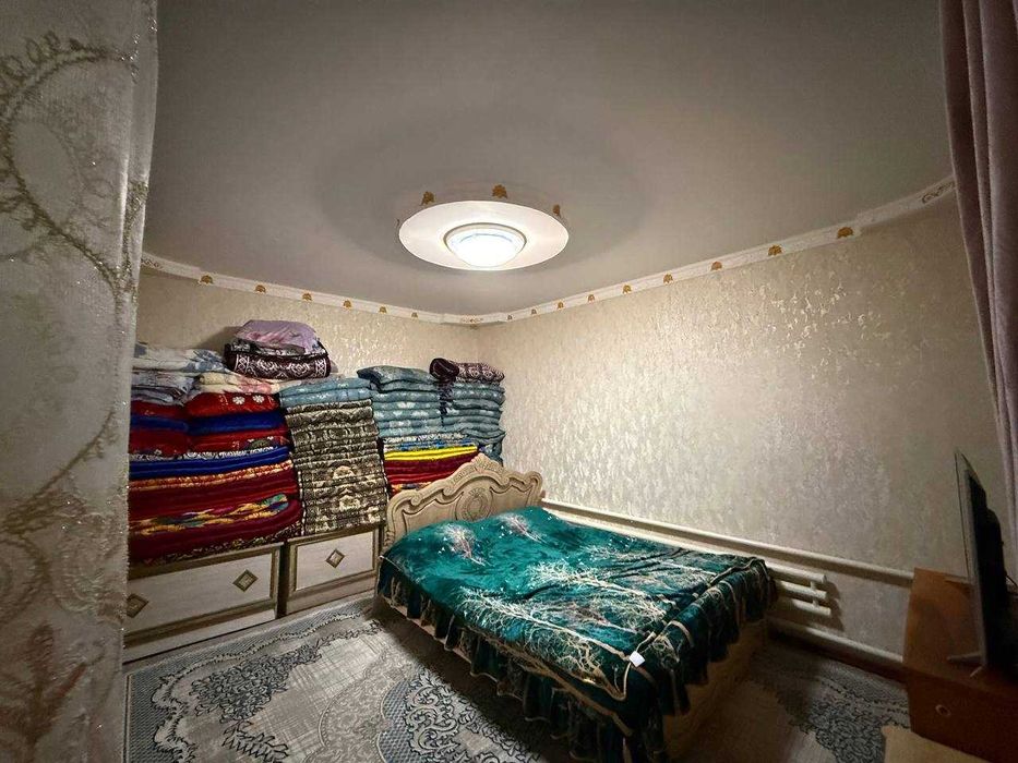 Yangibozor oldida xovlili uy sotiladi