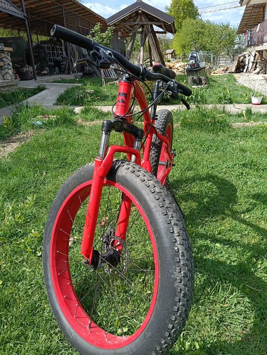 Vând bicicleta  Bicicletă FatBike Fulger by Caraiman, roți 20 inch, cauciucuri groase, frâne pe disc, roșie