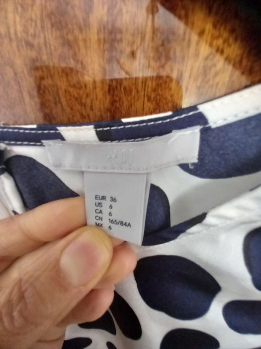 Дамски ризи H&M размер M и тренчот Guess