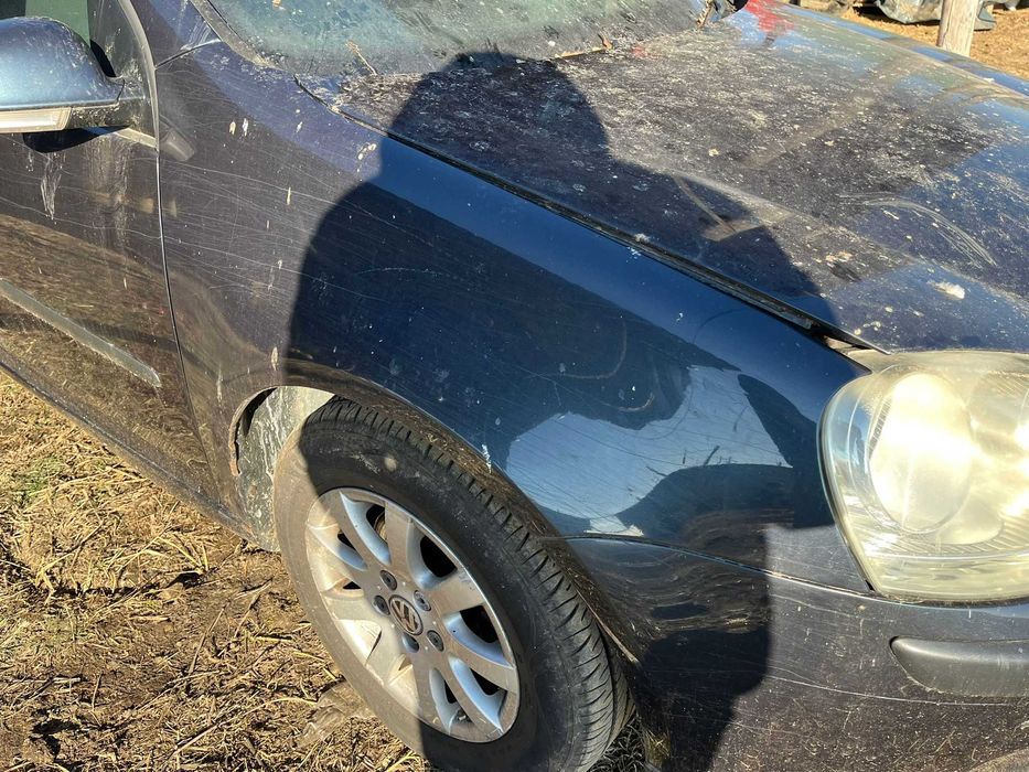 Aripa dreapta fata Volkswagen Golf 5 1.6 FSI BLF 2006
