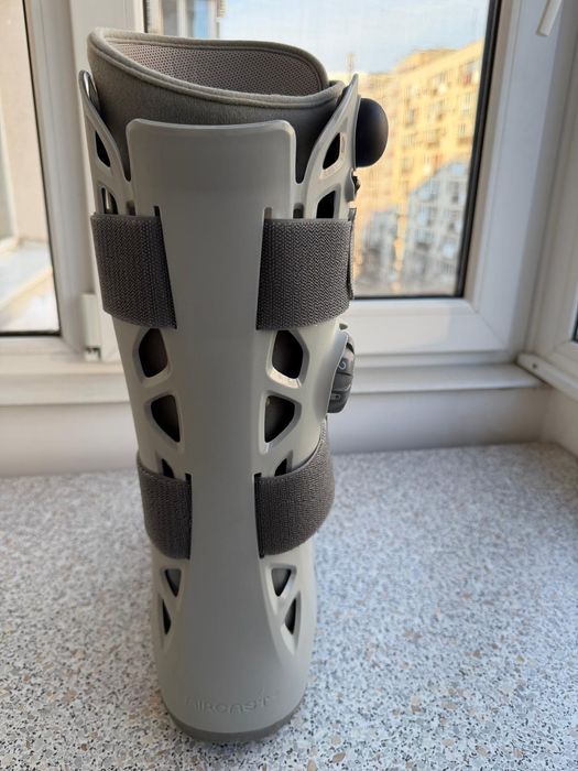 orteza Aircast inalta glezna marime  S, utilizata, stare foarte buna