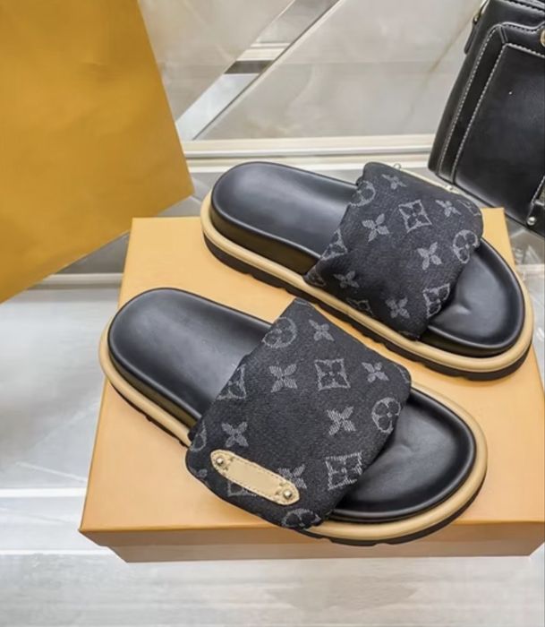 Papuci Louis Vuitton