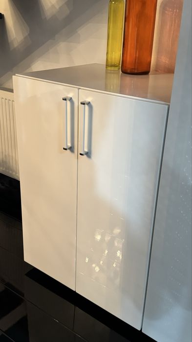 Vand mobilier MDF alb lucios