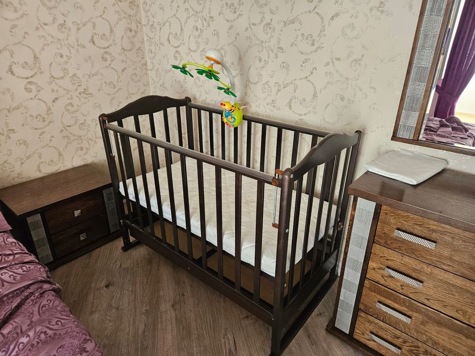 Детская кроватка с матрасом