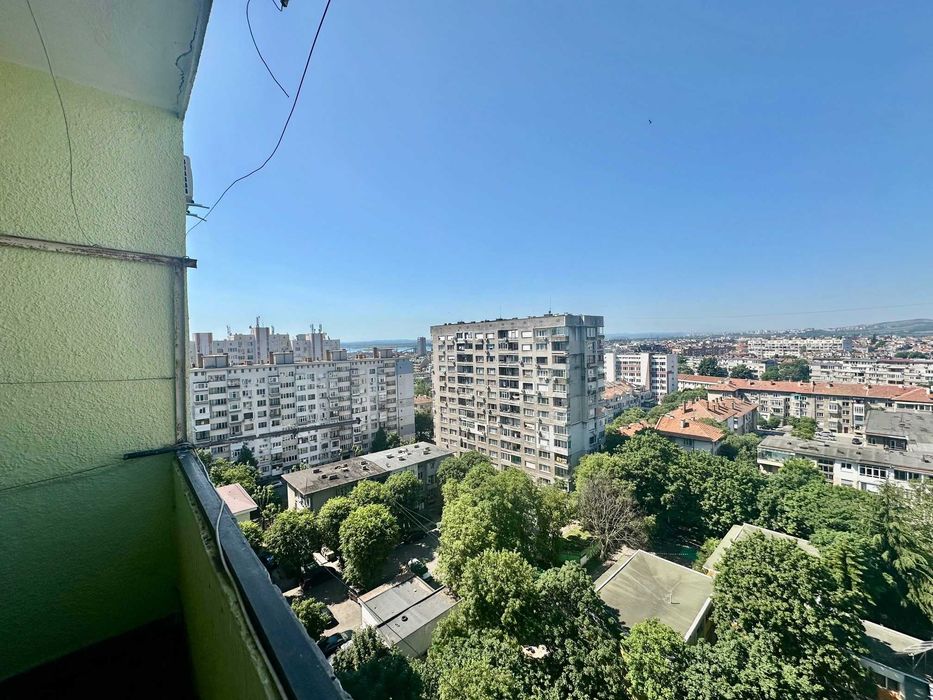 Четиристаен апартамент за продажба в Бургас