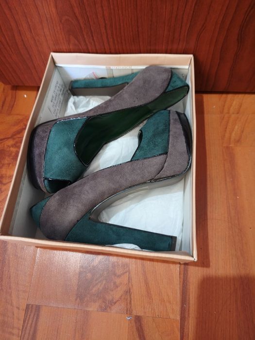 Pantofi in doua culori