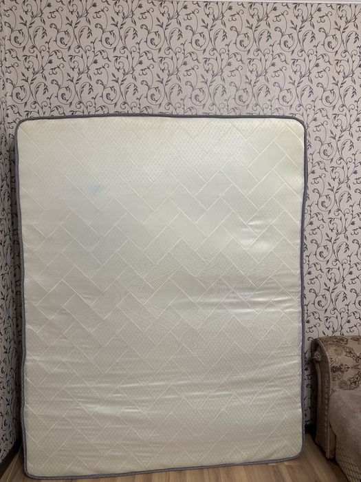 Матрас двухспальний