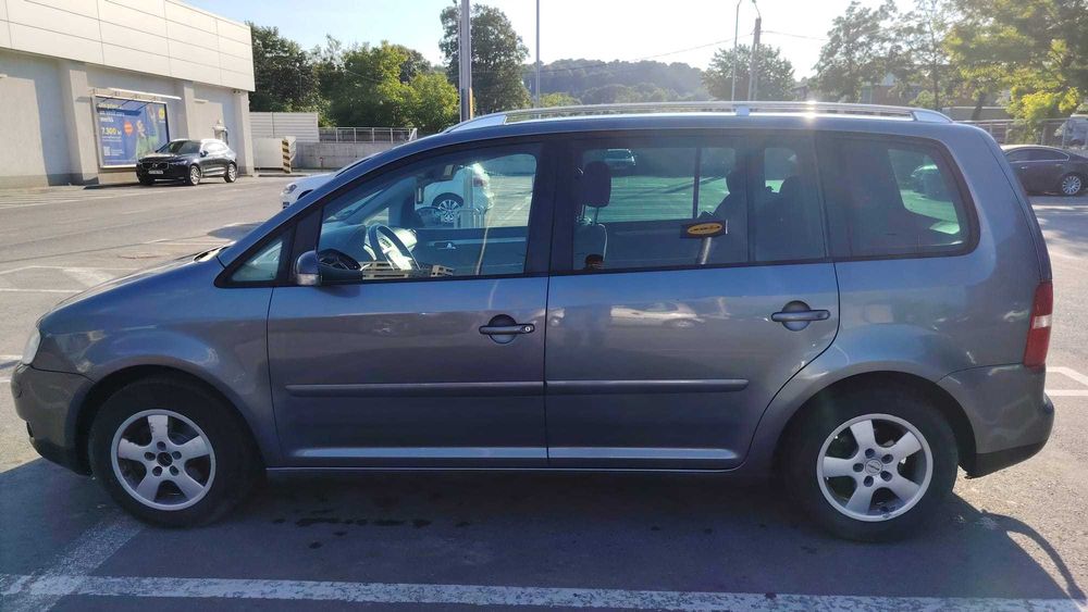 Mașina SH proprietate personala VW Touran 2003