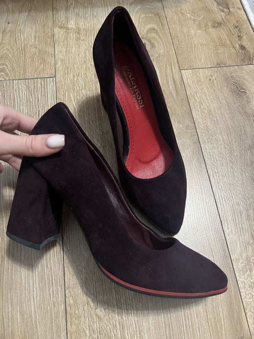 Продам женские туфли