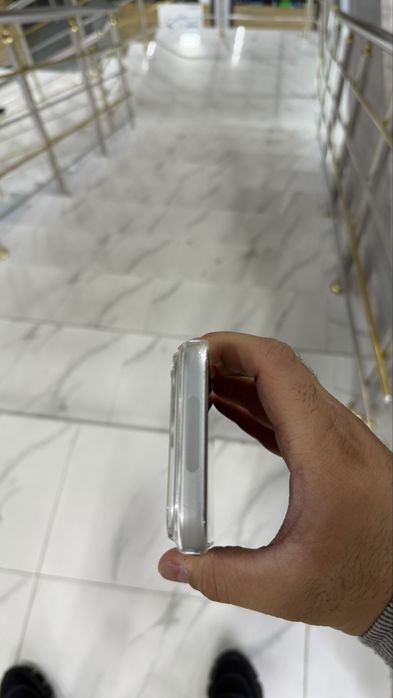 Iphone 17 pro max silver 256 E sim sotiladi srochna