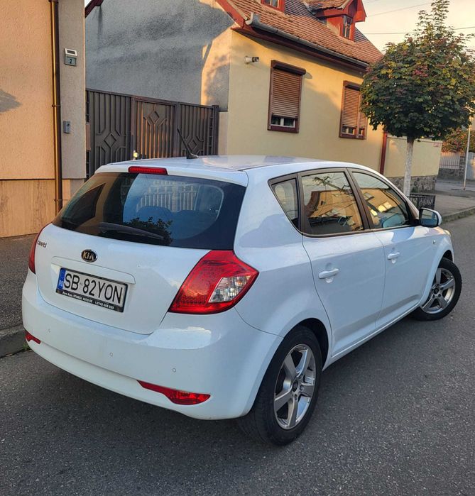 KIA CEED 1.4 an 2012 euro 5 116 CP stare deosebita tehnica si estetica carte service unic propietar,recent adus factura garantie