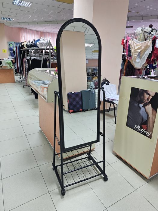 Зеркало напольное в металлической раме