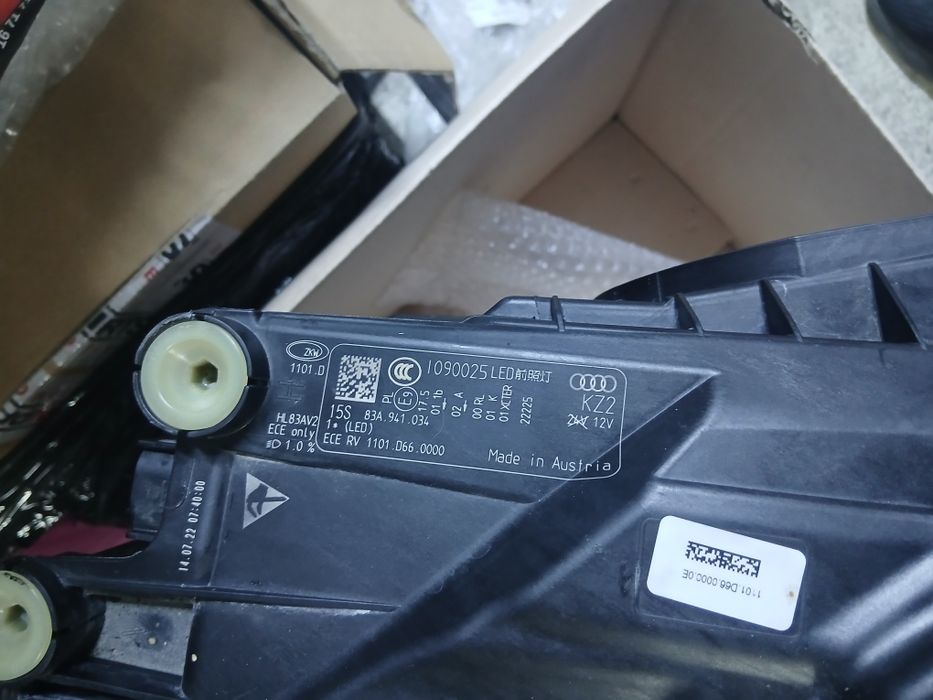 Десен фар за audi q3