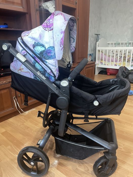 Продам коляску срочно, стоит без надобности