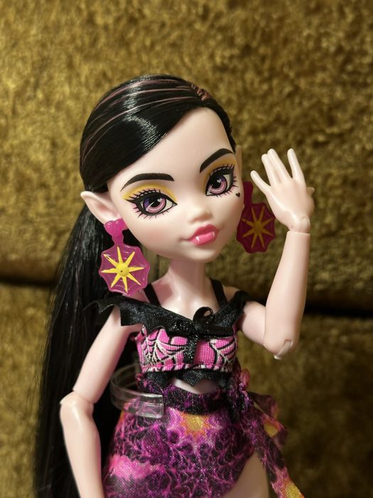 Монстер хай Дракулаура