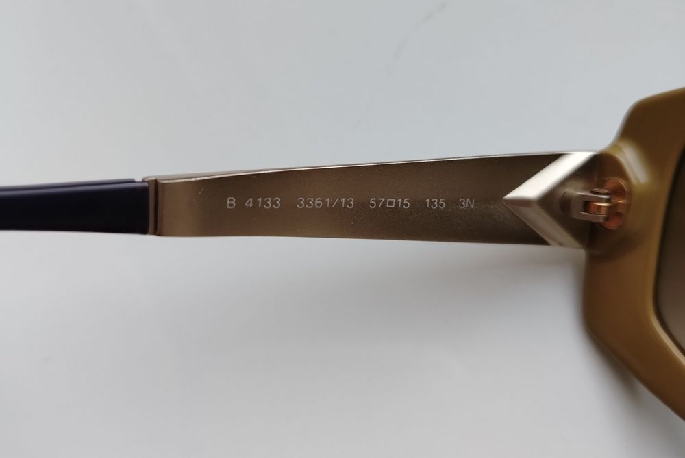 Солнцезащитные очки Burberry