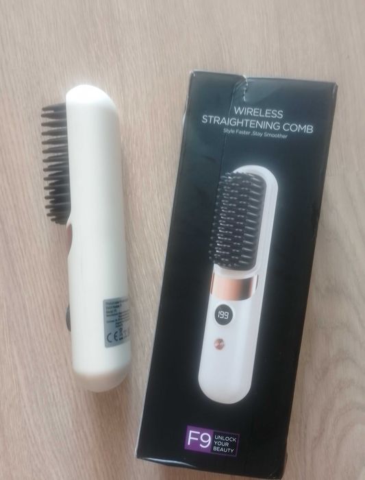 Perie pentru îndreptat părul cu efect de placă
