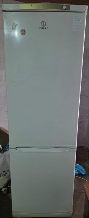 Продам холодильник indesit