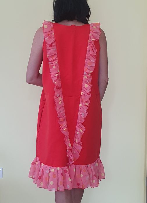 Червена рокля с шифонени къдри р-р М