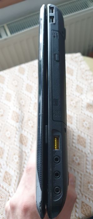 Laptop i3 4GB RAM 18"