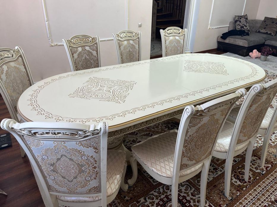 Стол со стульями