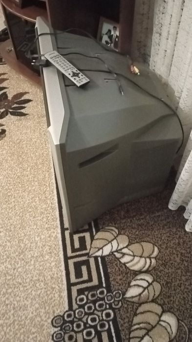 Телевизор отдам даром