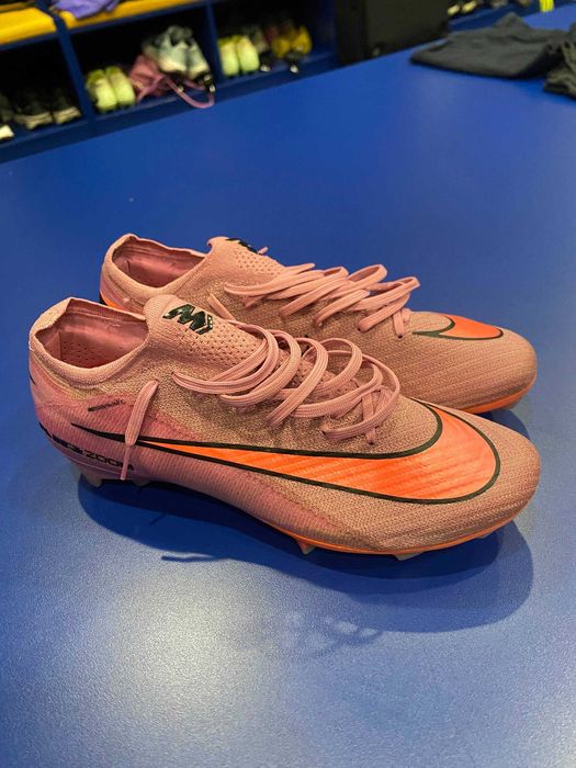 Футбольные бутсы