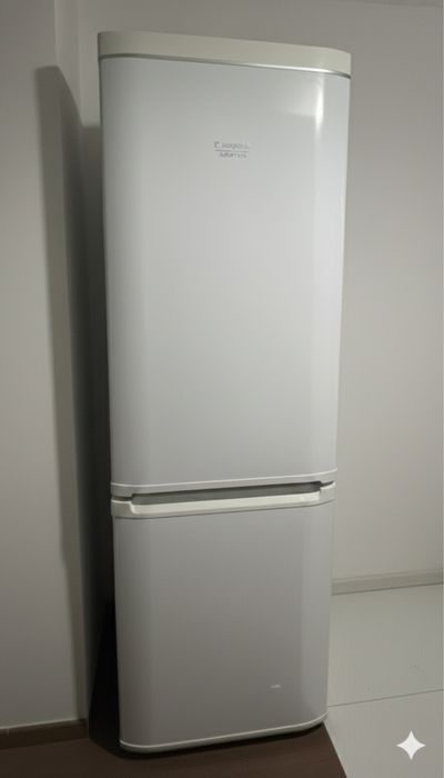 Холодильник Hotpoint Ariston