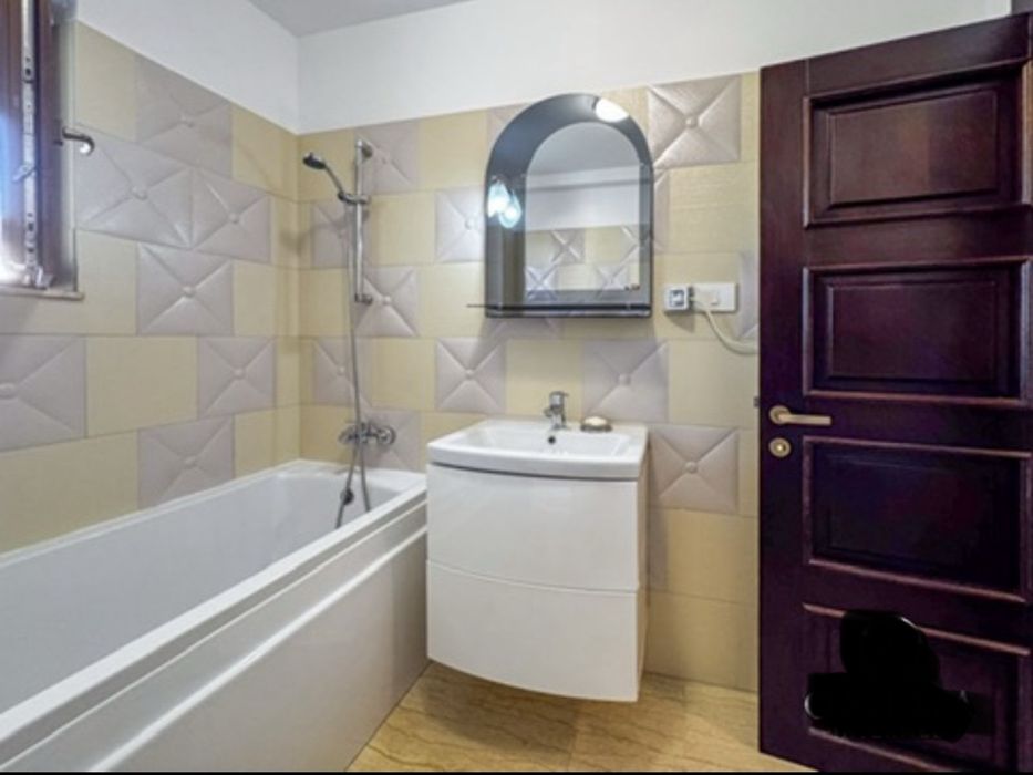 Proprietar:Ap.3camere open space-Lângă Palas.+parcare inclusa