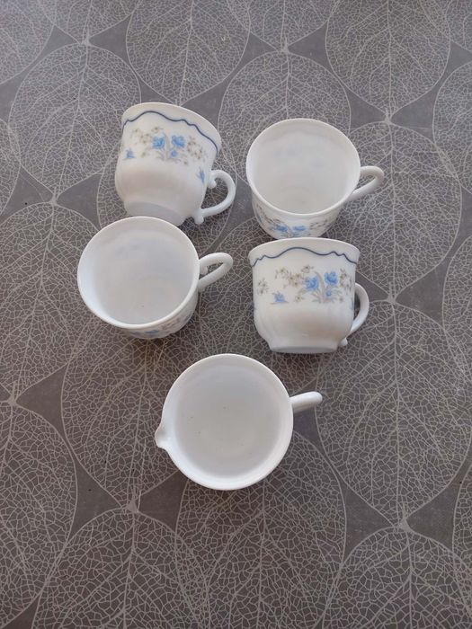 Чашки за чай, мляко и кафе