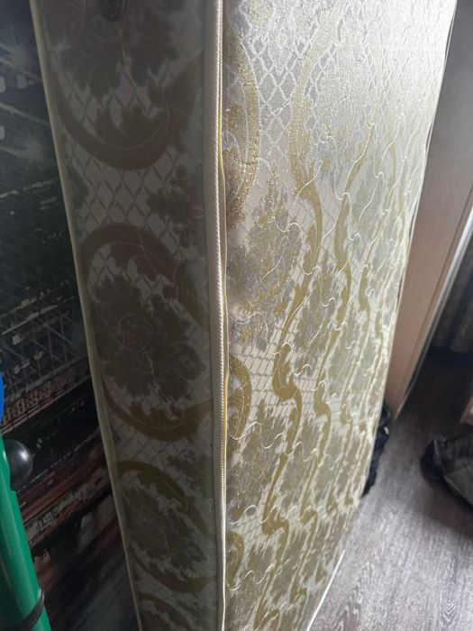 Продам матрас 80 на 200 мало б/у