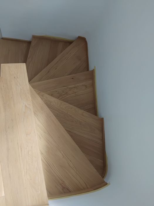 Стъпала и стълби от дърво и ламинат.