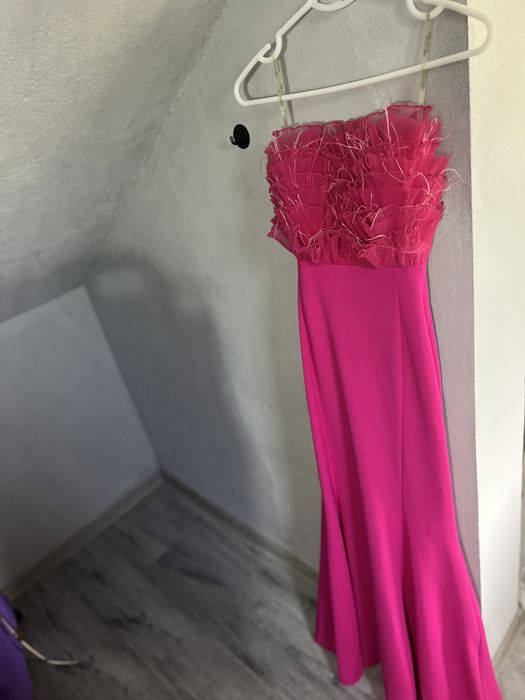 Vând rochită , culoare roz