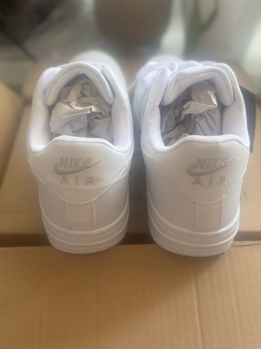 Кроссовки найк унисекс