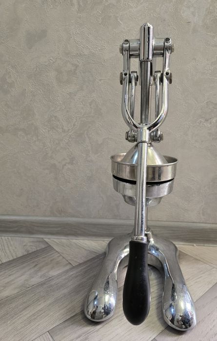 Ручная соковыжималка