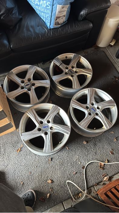 Jante R-Design  Volvo V40 S40 V60 S60   16” 5x108