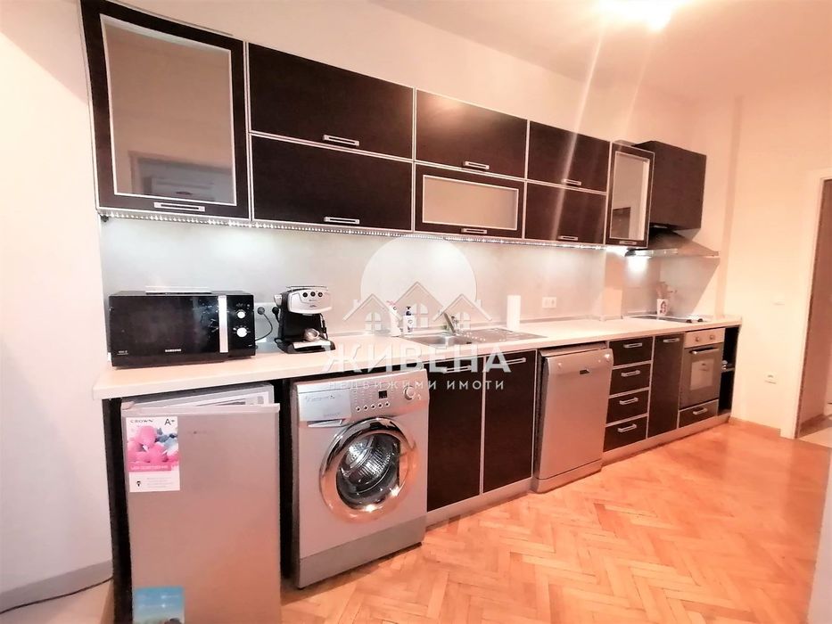 Дава се под наем Тристаен апартамент в Варна, Център - 100 кв.м за 1000 € - Снимка #1