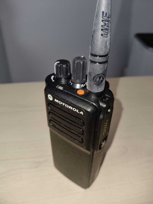 Statie Radio Motorola DP4400e MotoTRBO UHF, noua, necesita acumulator