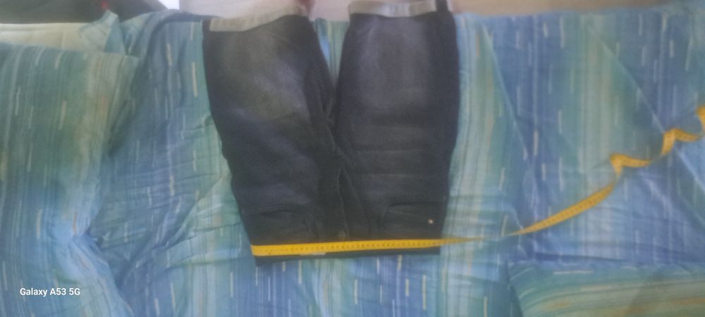 Еластични дънки нови