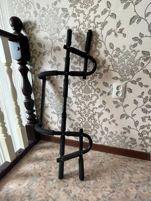 Продам турник настенный