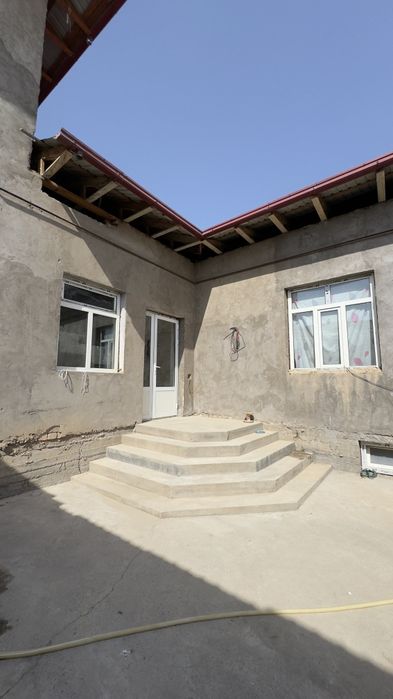 Nazarbek xarakat mahallada 4sotix uy karopka xolatda