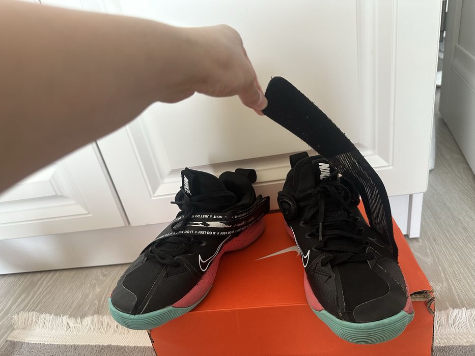 Продам кроссовки Nike