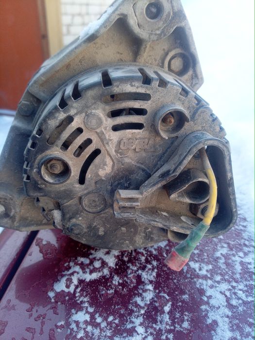 Генератор бмв е36  продам