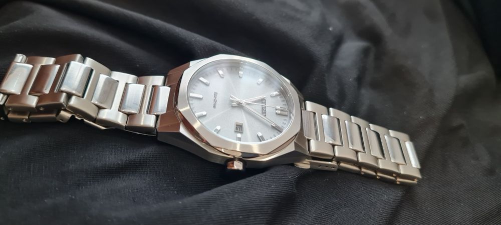 Японские солнечные часы Citizen