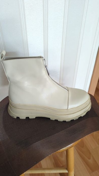 Продаю женские сапоги