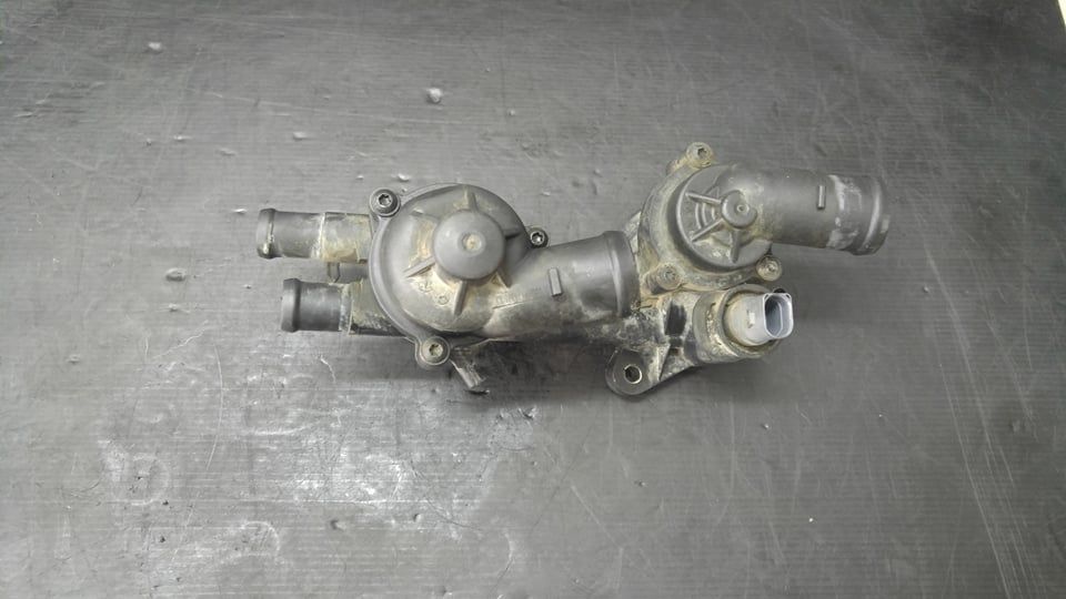 Corp carcasa termostat 1.4 tsi vw touran 03c121111p 03c121026s