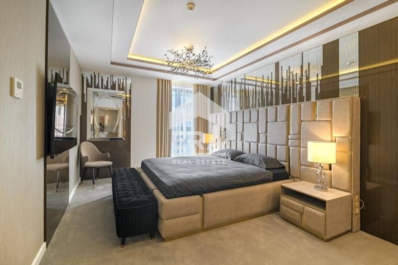 Луксозен многостаен мезонет за продажба в затворен комплекс, на брега