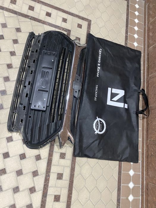 Tracker Premier oblisovka