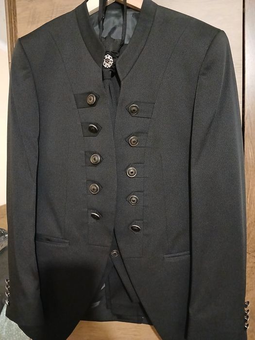 Costum mire deosebit